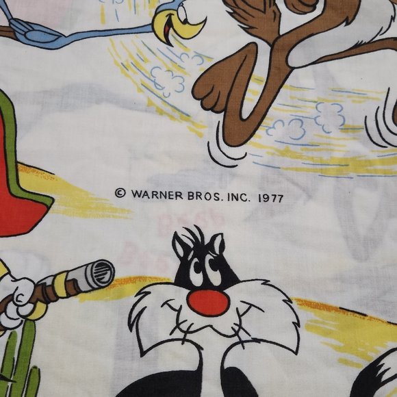 Vintage 1977 Looney Tunes Twin Flat Sheet 70s Bedding Fabric Material - Picture 2 of 3